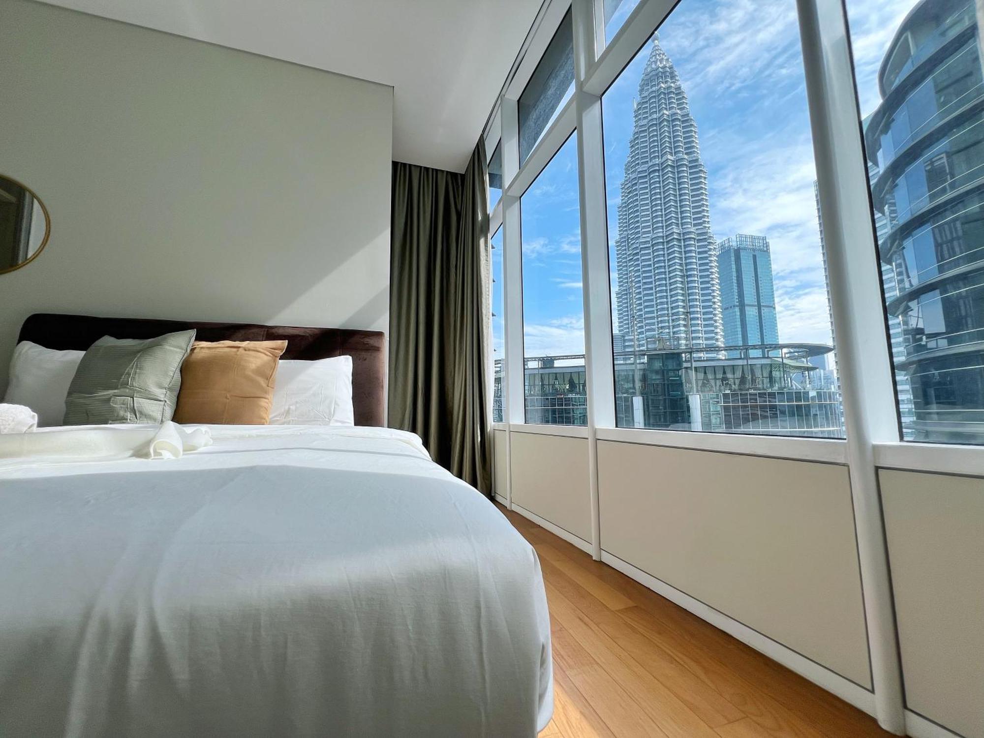 Sky Unique 3br Klcc View *